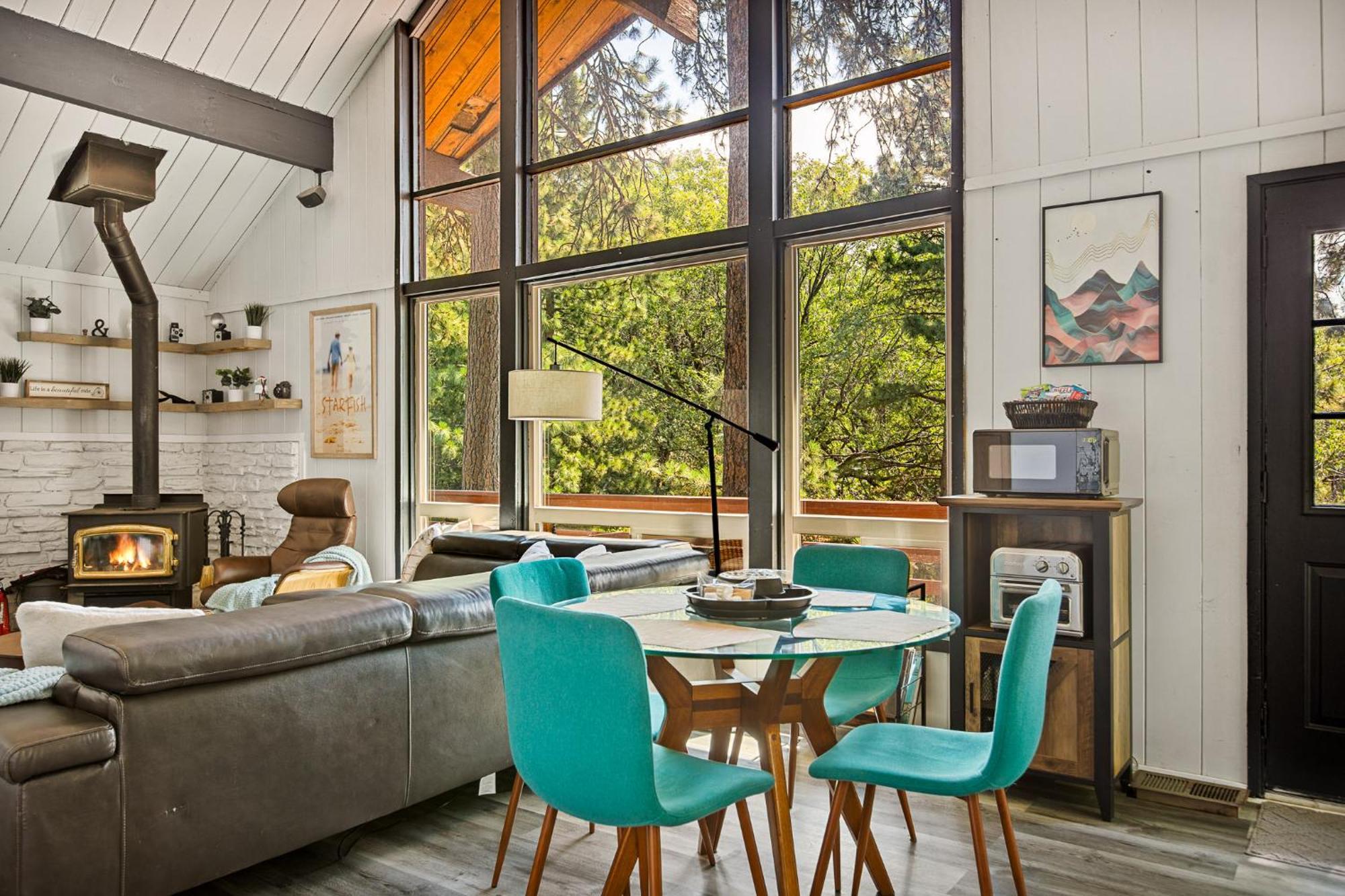 Modern Near Lakes With Forest Views