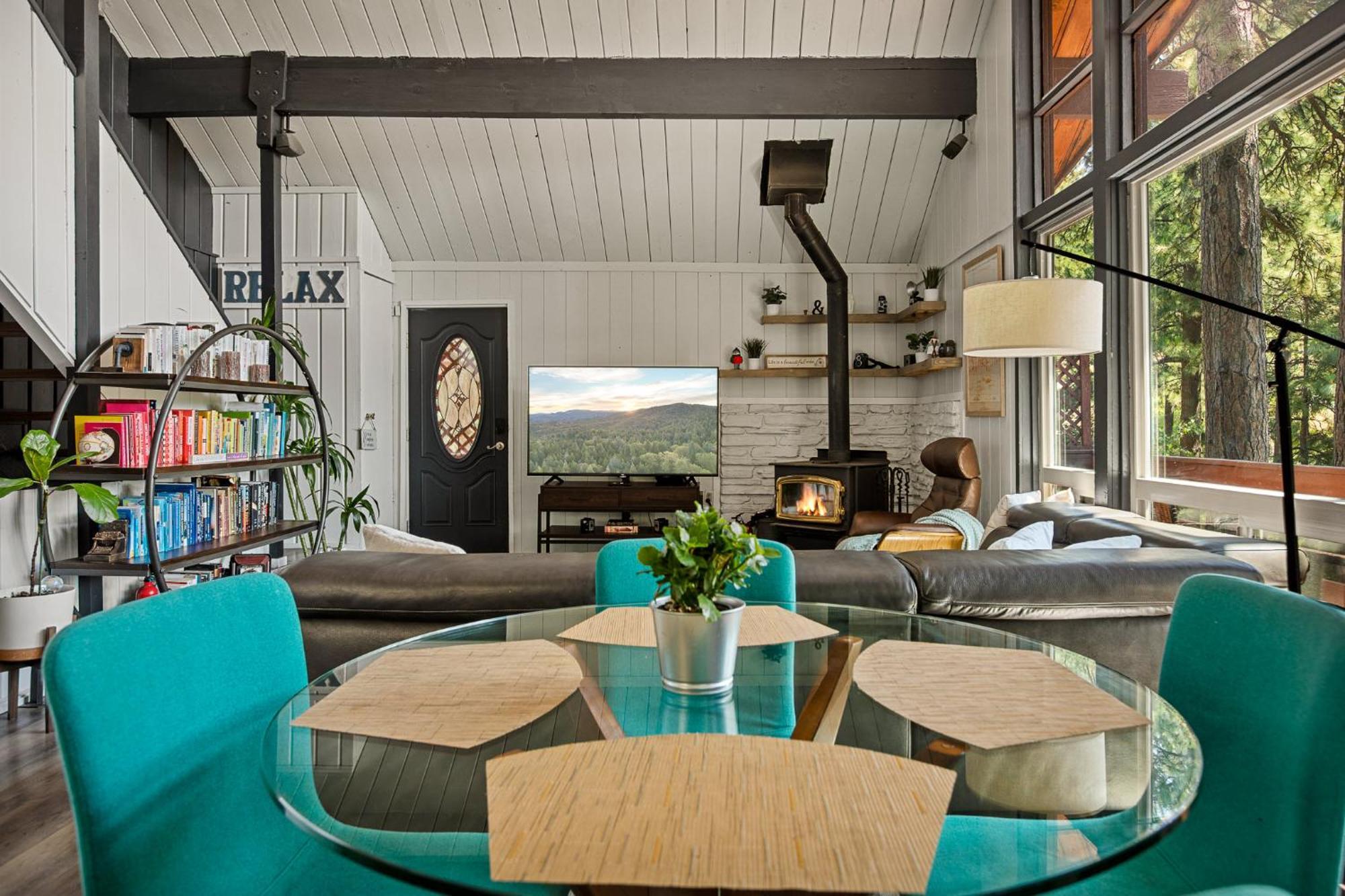 Chalet Modern Near Lakes With Forest Views