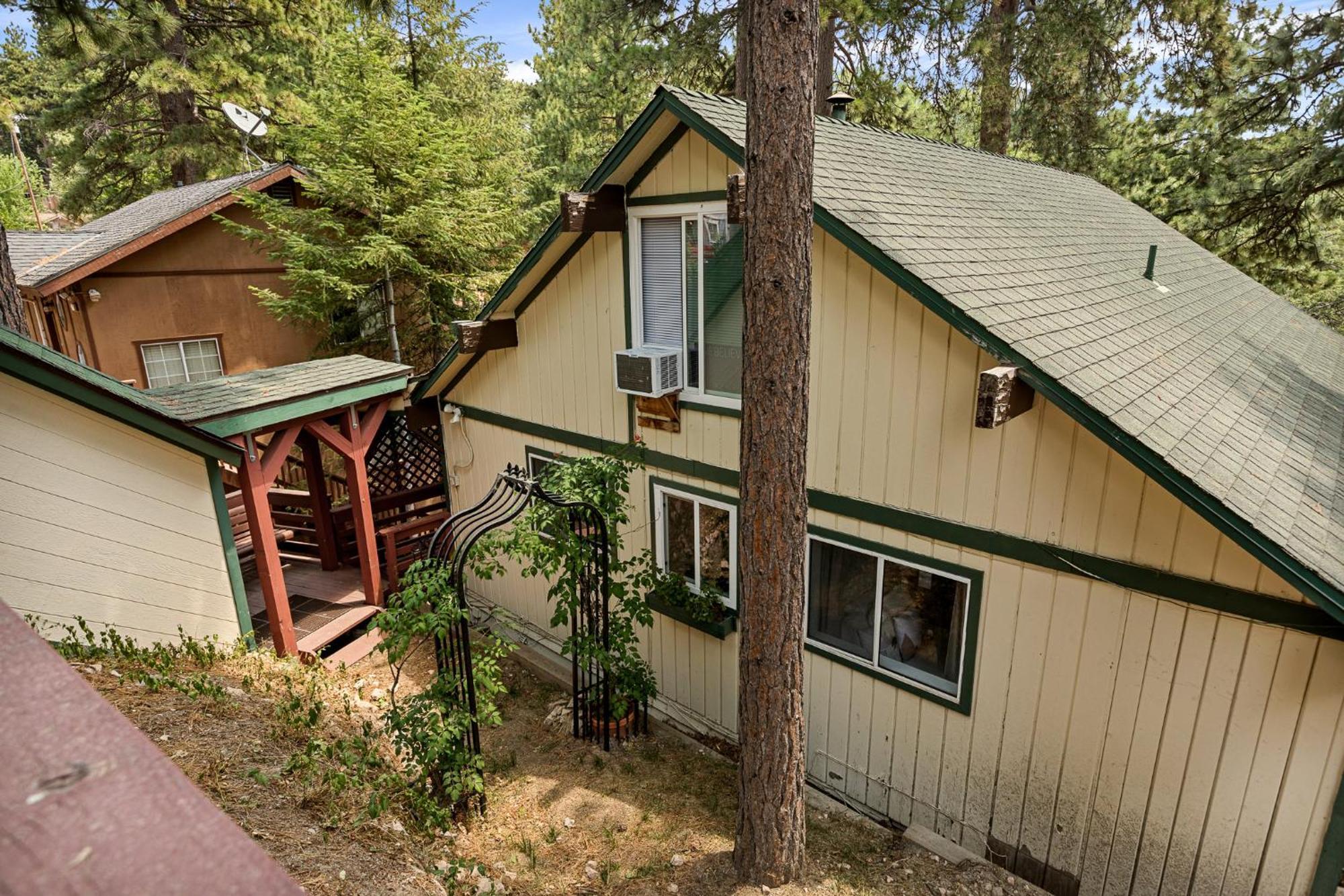 Modern Near Lakes With Forest Views Chalet