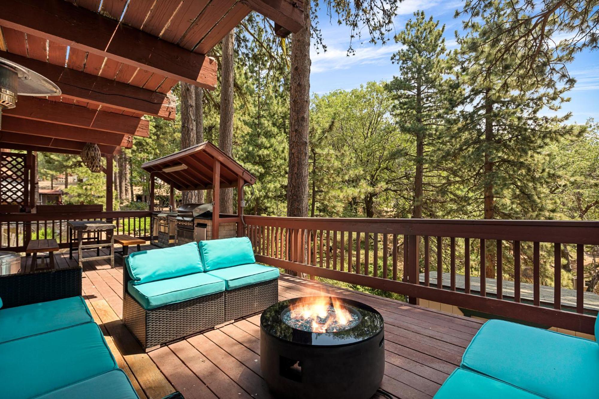 Modern Near Lakes With Forest Views *