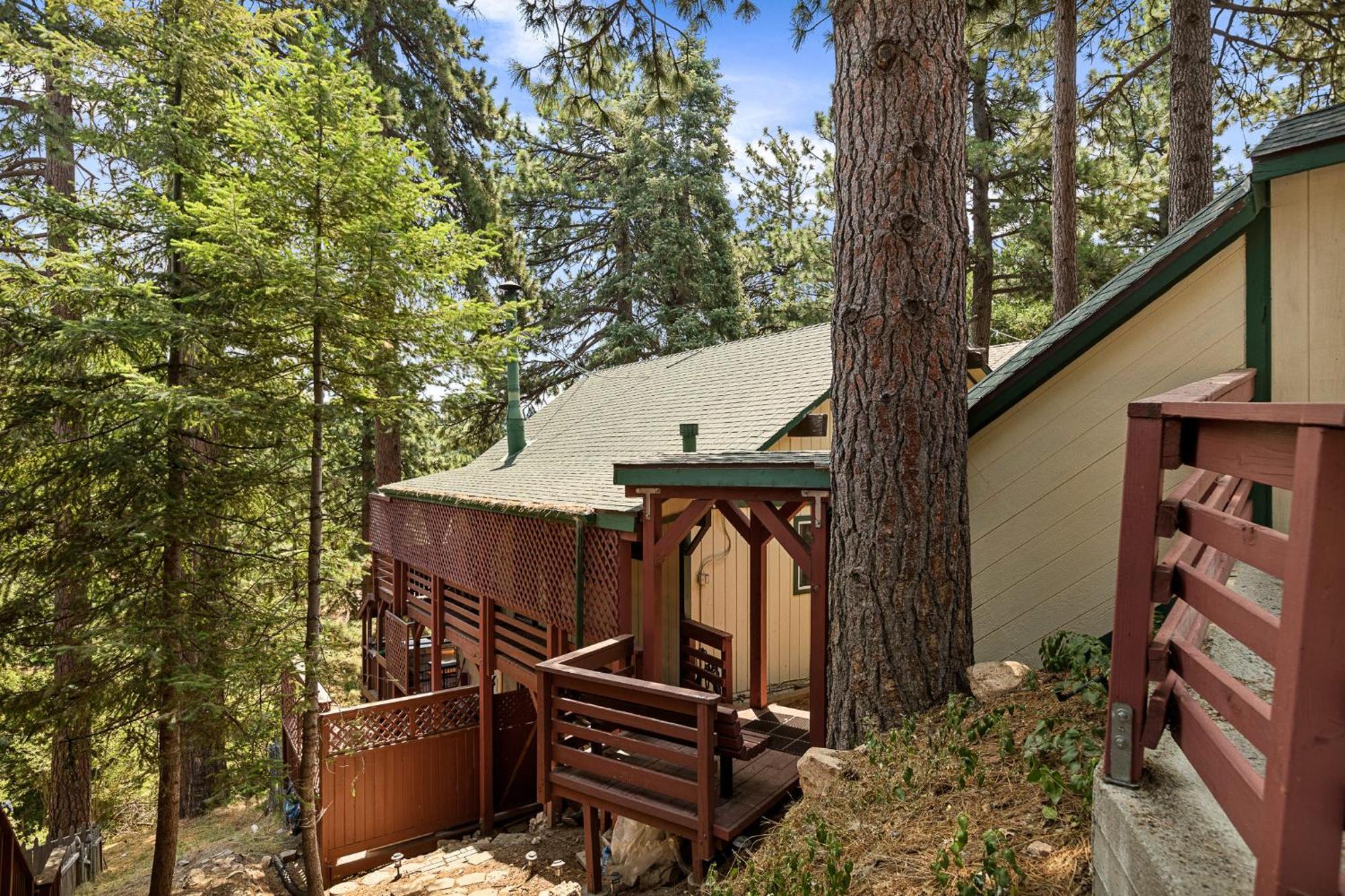 Modern Near Lakes With Forest Views Running Springs